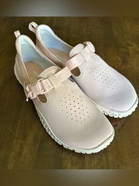 Merrell Wrapt Buckle Nubuck Comort Hiking Shoe Size 9.5 Pale Pink Quantum Grip